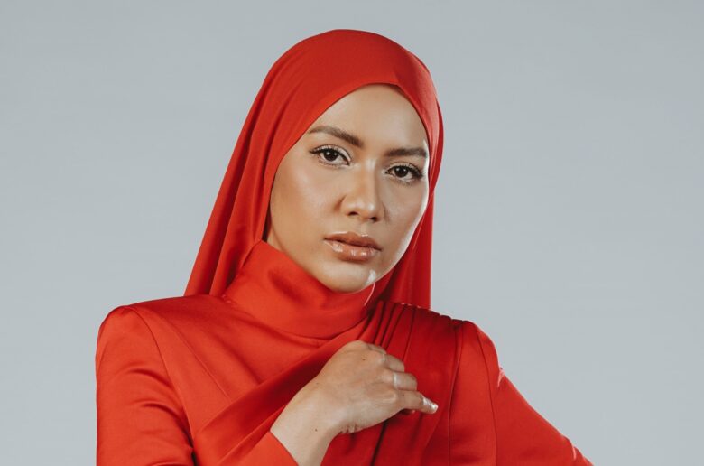 PELAKON Zara Zya mengingatkan wanita dan lelaki menjaga batasan pergaulan bagi mengelakkan diri terjebak hubungan terlarang.