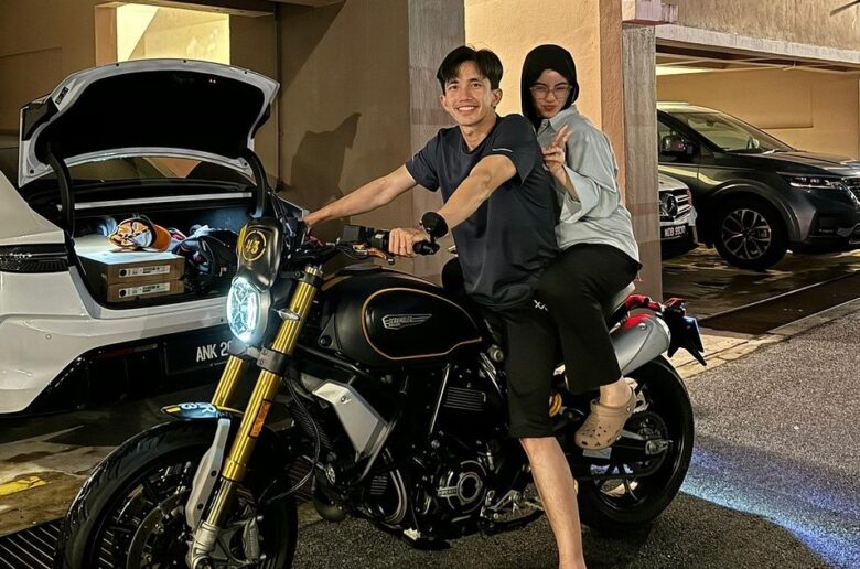 DAHLIA RIZAL MOTOSIKAL