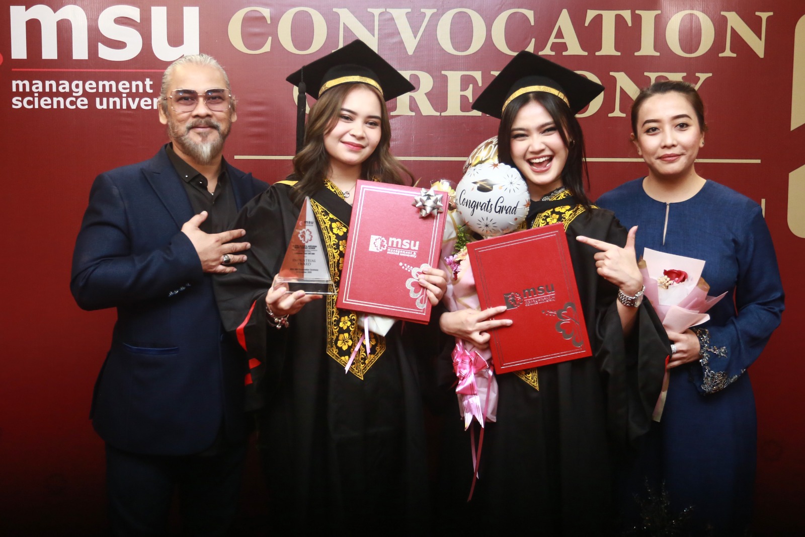 Merrah Awie Dua anak perempuan Awie genggam ijazah, raih Anugerah Industri