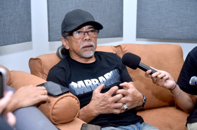 Muss berdepan detik sukar apabila isterinya, Suraya Bahari kini berada dalam keadaan kritikal susulan komplikasi penyakit kencing manis sehingga kaki kiri terpaksa dipotong.